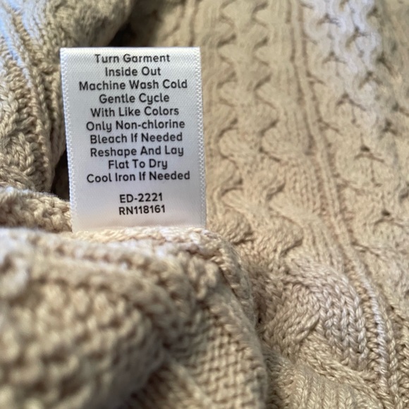 Evereve “Chloe” cable vest - Picture 4 of 7